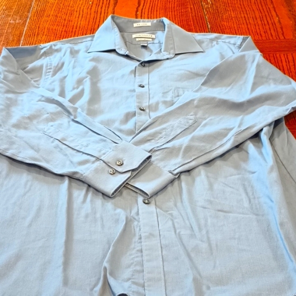 Van Heusen Mens Dress Shirt Wrinkle Free Size 16 1/2, 32/33